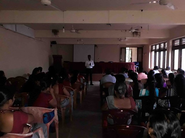 තොරතුරු මාසය වෙනුවෙන් නිලධාරීන් දැනුවත් කිරීම - 2019